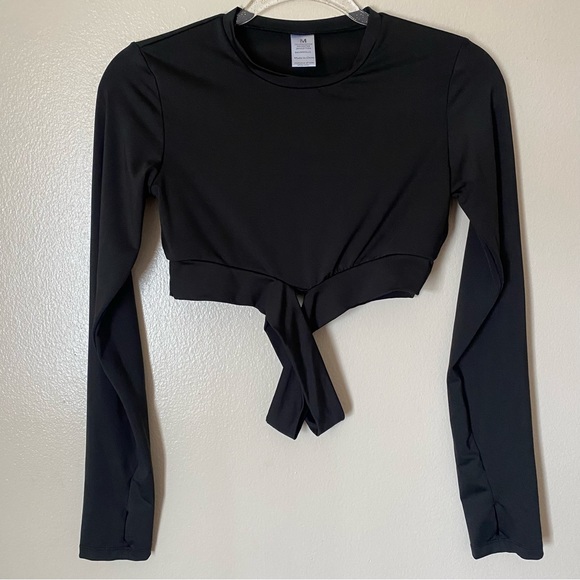 Black Long Sleeve Sport Cut Out Strappy Top in Médium - Picture 3 of 11
